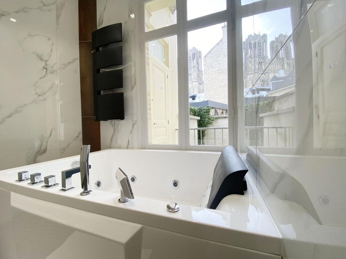 Le Clovis Suites Spa Sauna 랭스 외부 사진