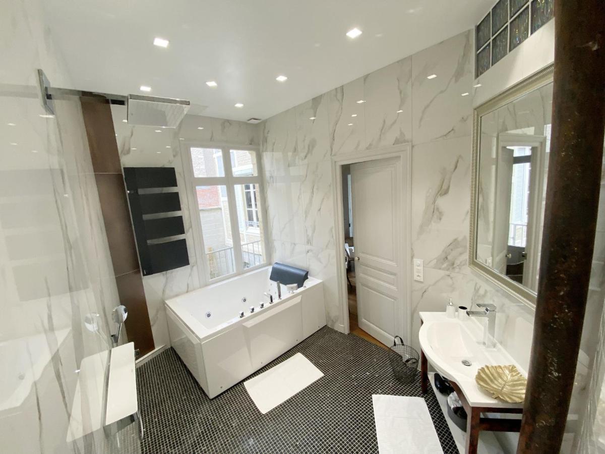 Le Clovis Suites Spa Sauna 랭스 외부 사진